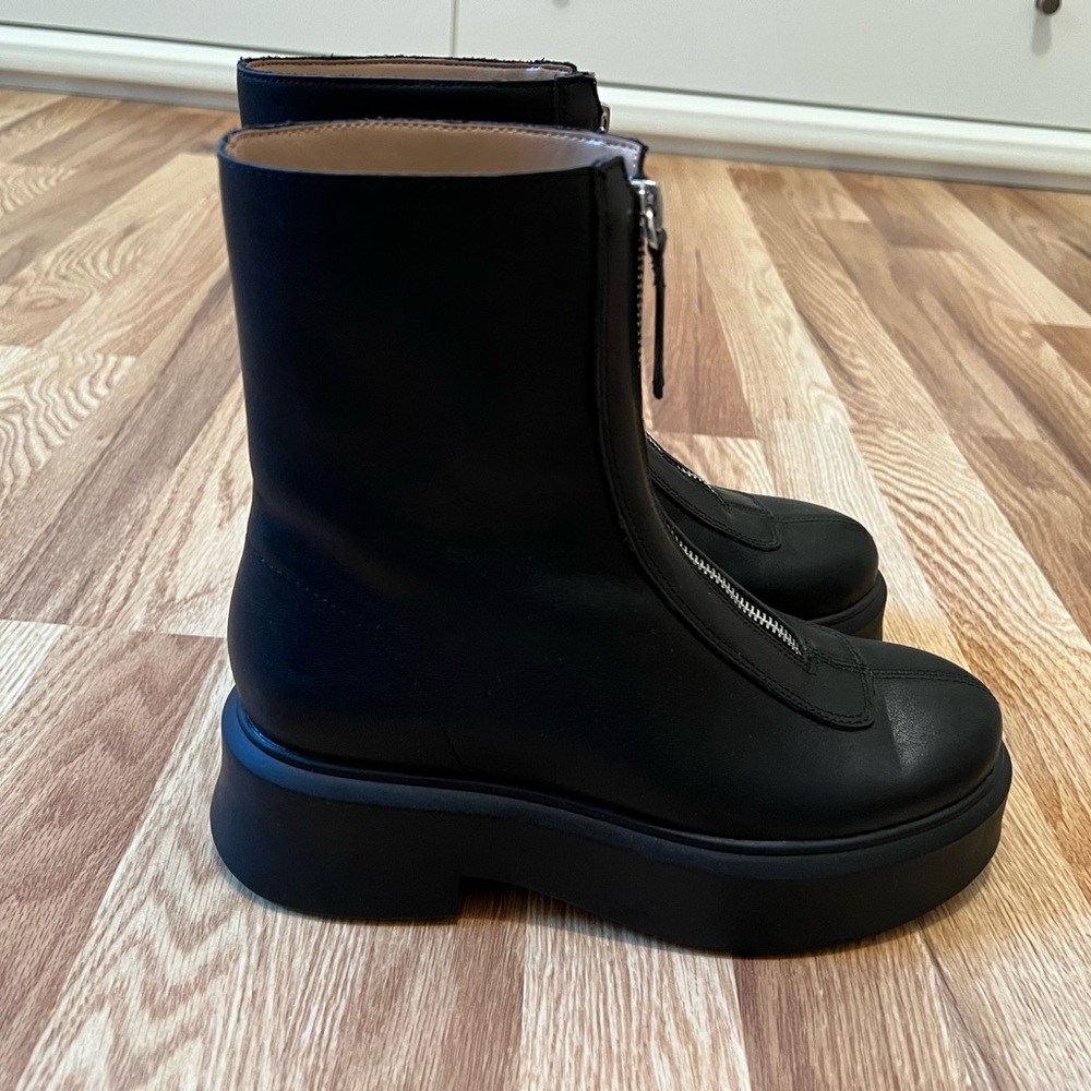 Steve Madden Jones Black Leather Women's Boots brand new